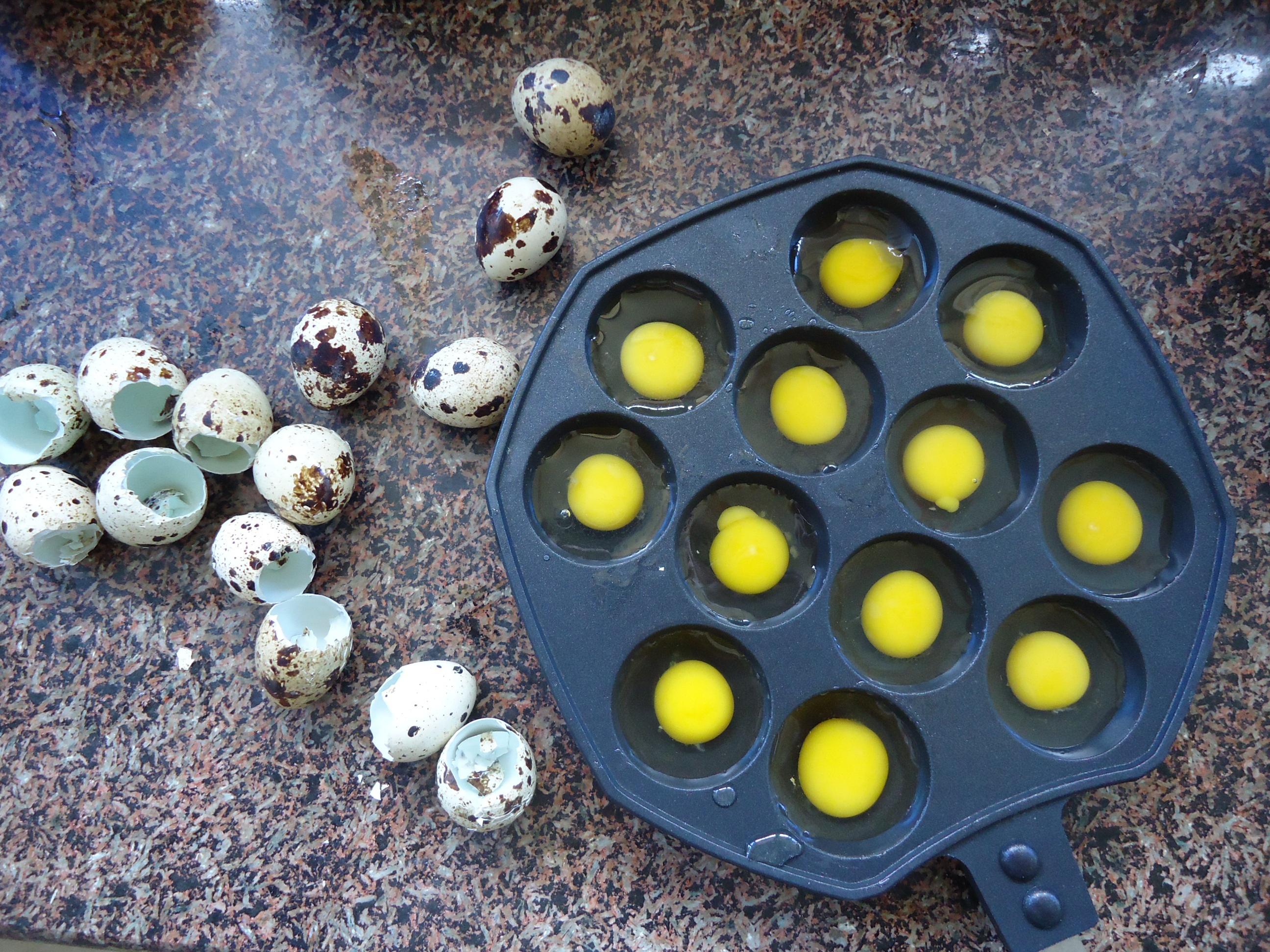 烤鵪鶉蛋——章魚小丸子模具的做法 步骤2
