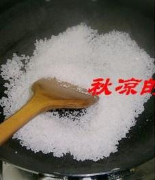 鹽焗鵪鶉蛋的做法 步骤2