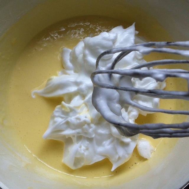 無油酸奶蛋糕的做法 步骤3