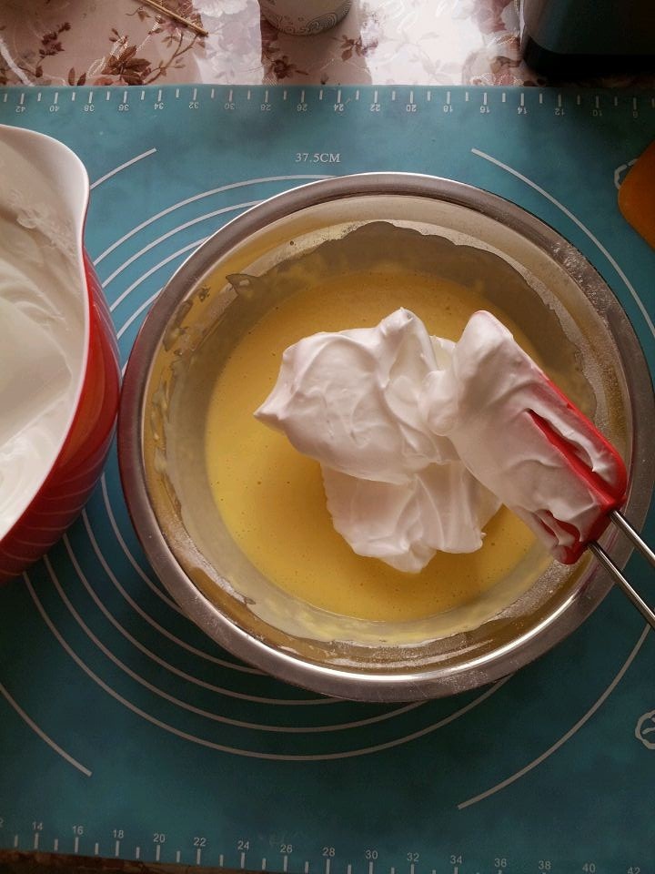 無油酸奶蛋糕 8寸（可做2個橢圓模）的做法 步骤5