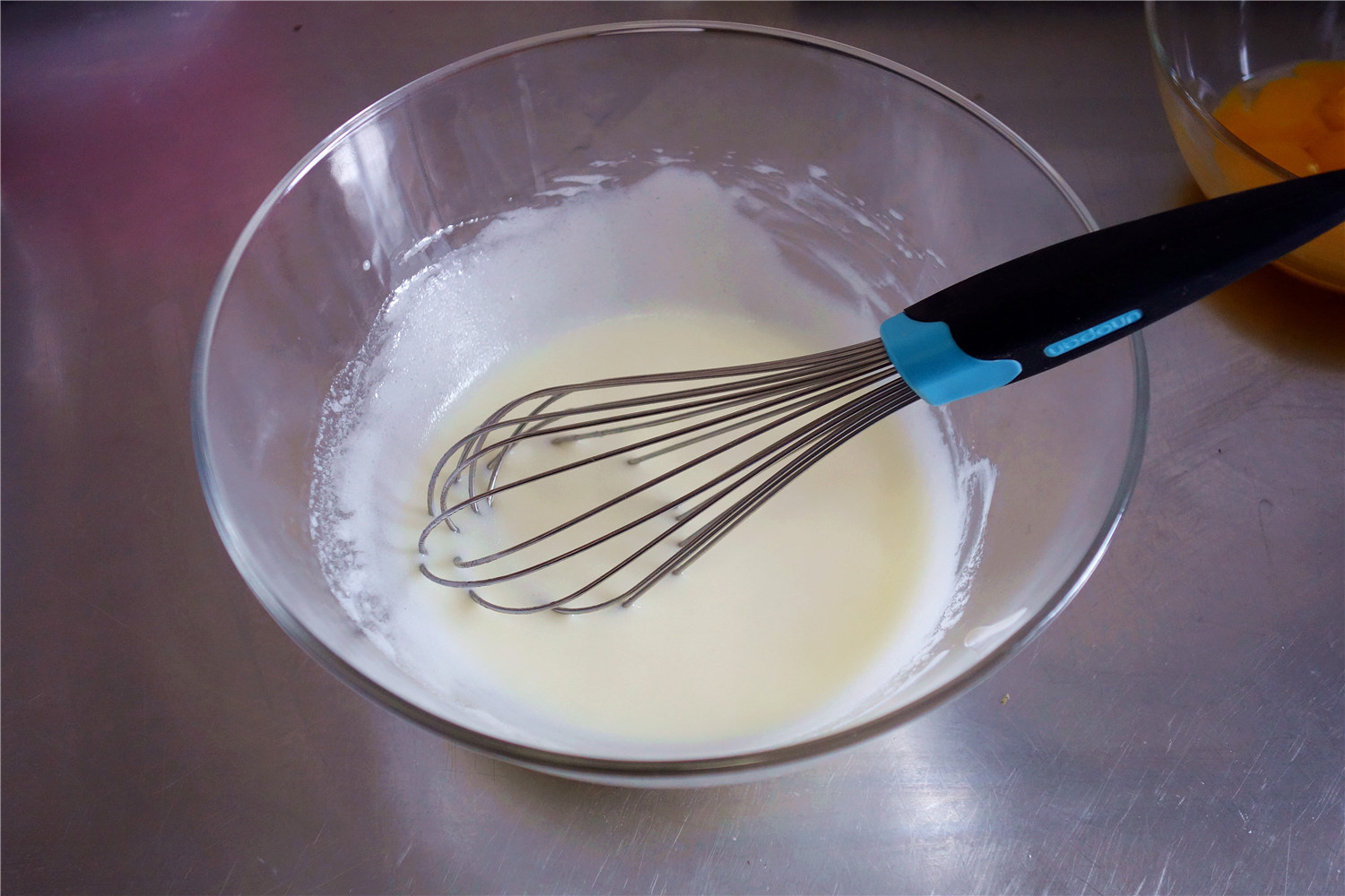 酸奶戚風蛋糕（26釐米定製烤盤）的做法 步骤4