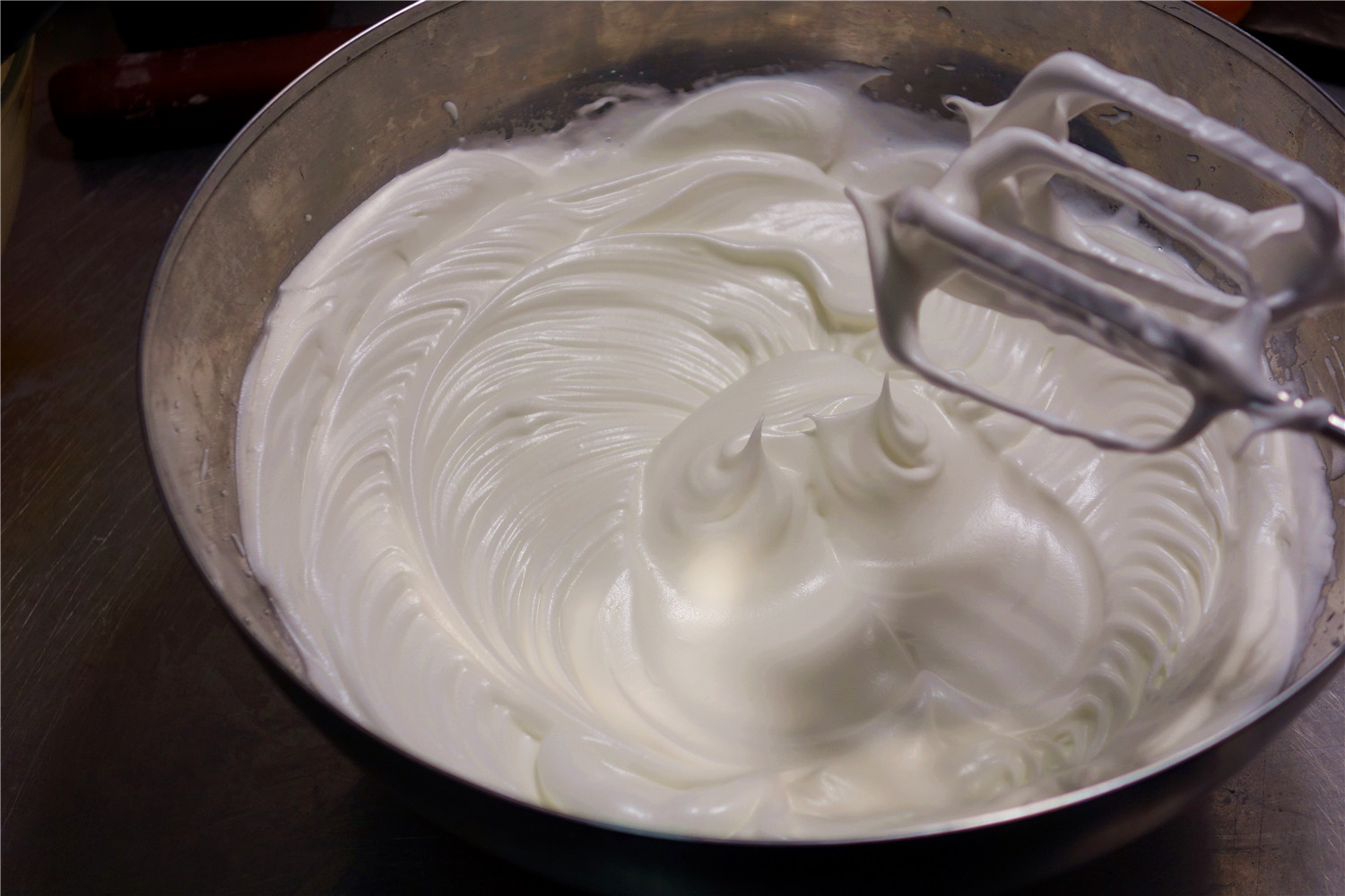 酸奶戚風蛋糕（26釐米定製烤盤）的做法 步骤10
