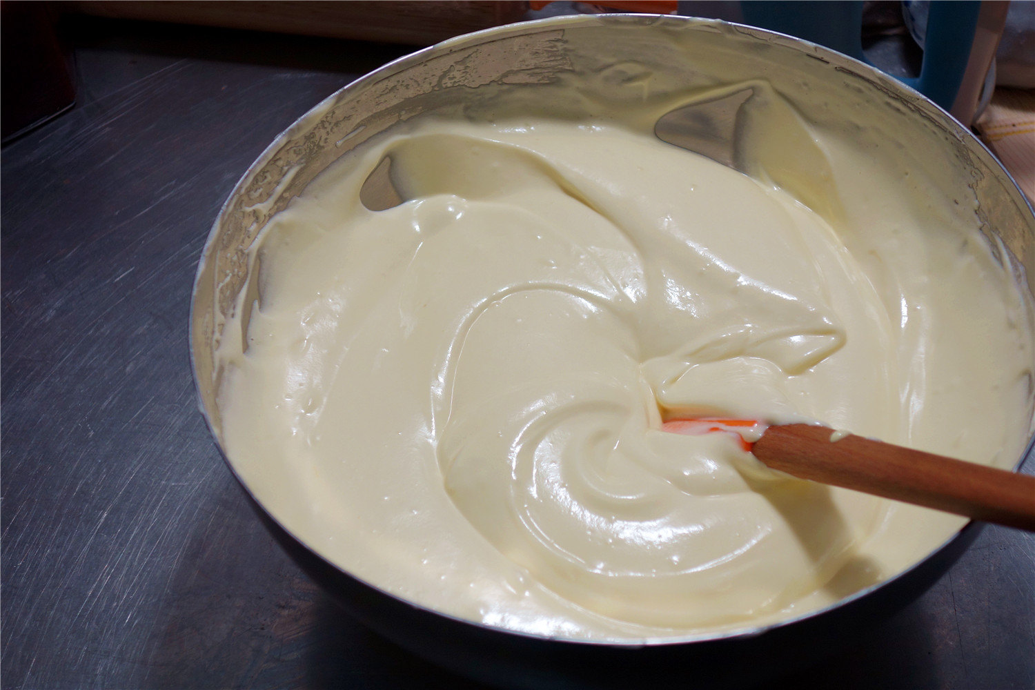 酸奶戚風蛋糕（26釐米定製烤盤）的做法 步骤14