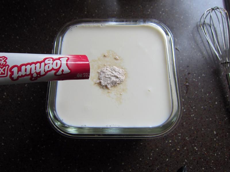 電飯煲制酸奶的做法 步骤2