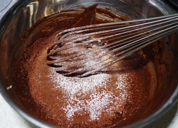 落葉古典巧克力蛋糕——好吃到讓人尖叫（附巧克力葉子的做法）的做法 步骤6