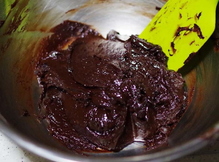 落葉古典巧克力蛋糕——好吃到讓人尖叫（附巧克力葉子的做法）的做法 步骤7