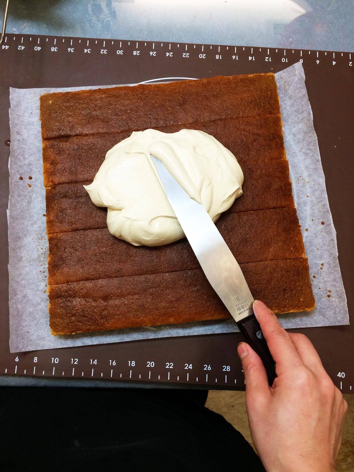 摩卡漩渦樹樁造型蛋糕卷的做法 步骤24