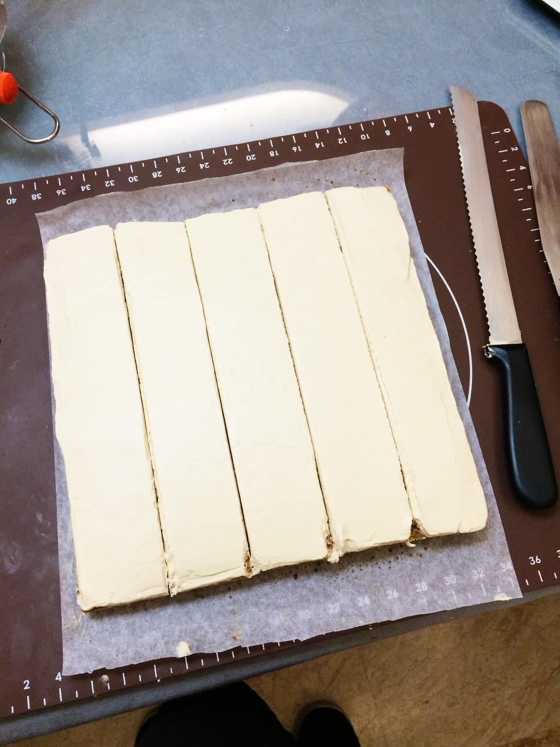 摩卡漩渦樹樁造型蛋糕卷的做法 步骤26