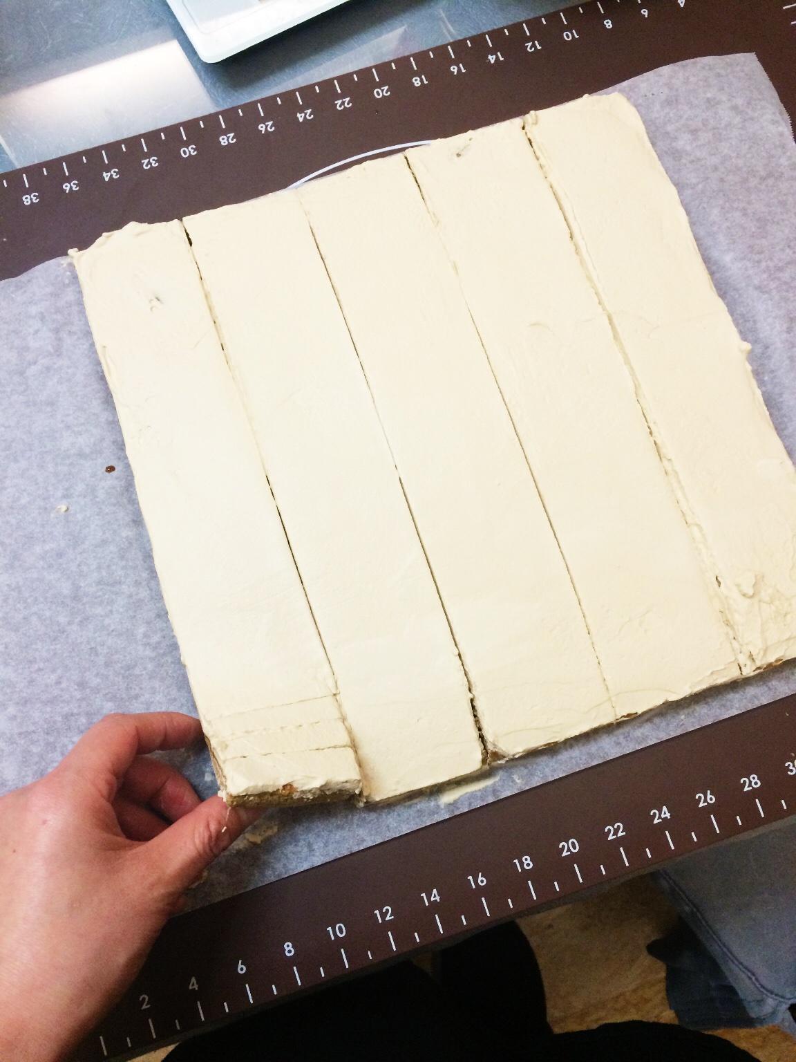 摩卡漩渦樹樁造型蛋糕卷的做法 步骤28