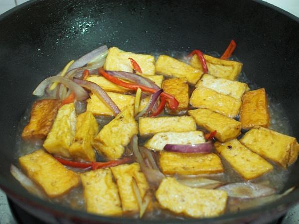 素食者不可錯過的補鈣菜餚----蔥燒老豆腐的做法 步骤7
