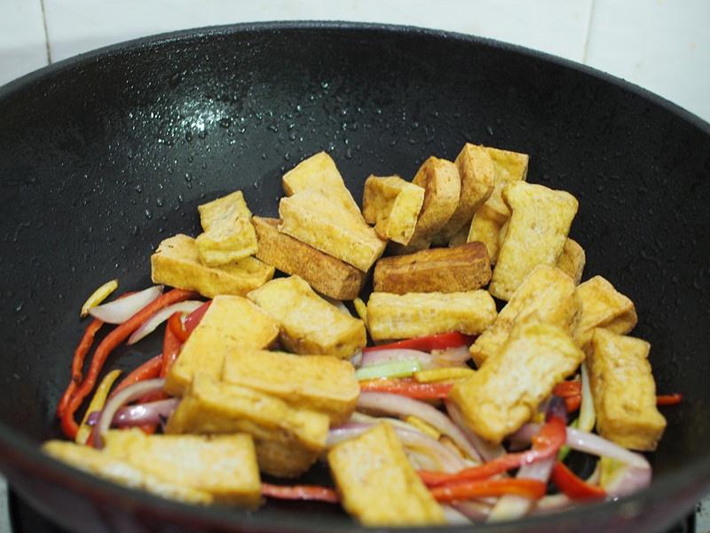 素食者不可錯過的補鈣菜餚----蔥燒老豆腐的做法 步骤6