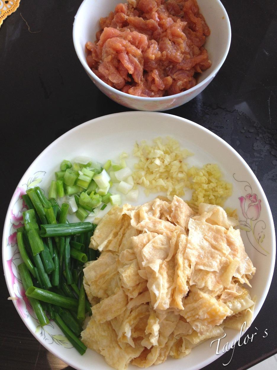 腐竹炒肉片的做法 步骤2