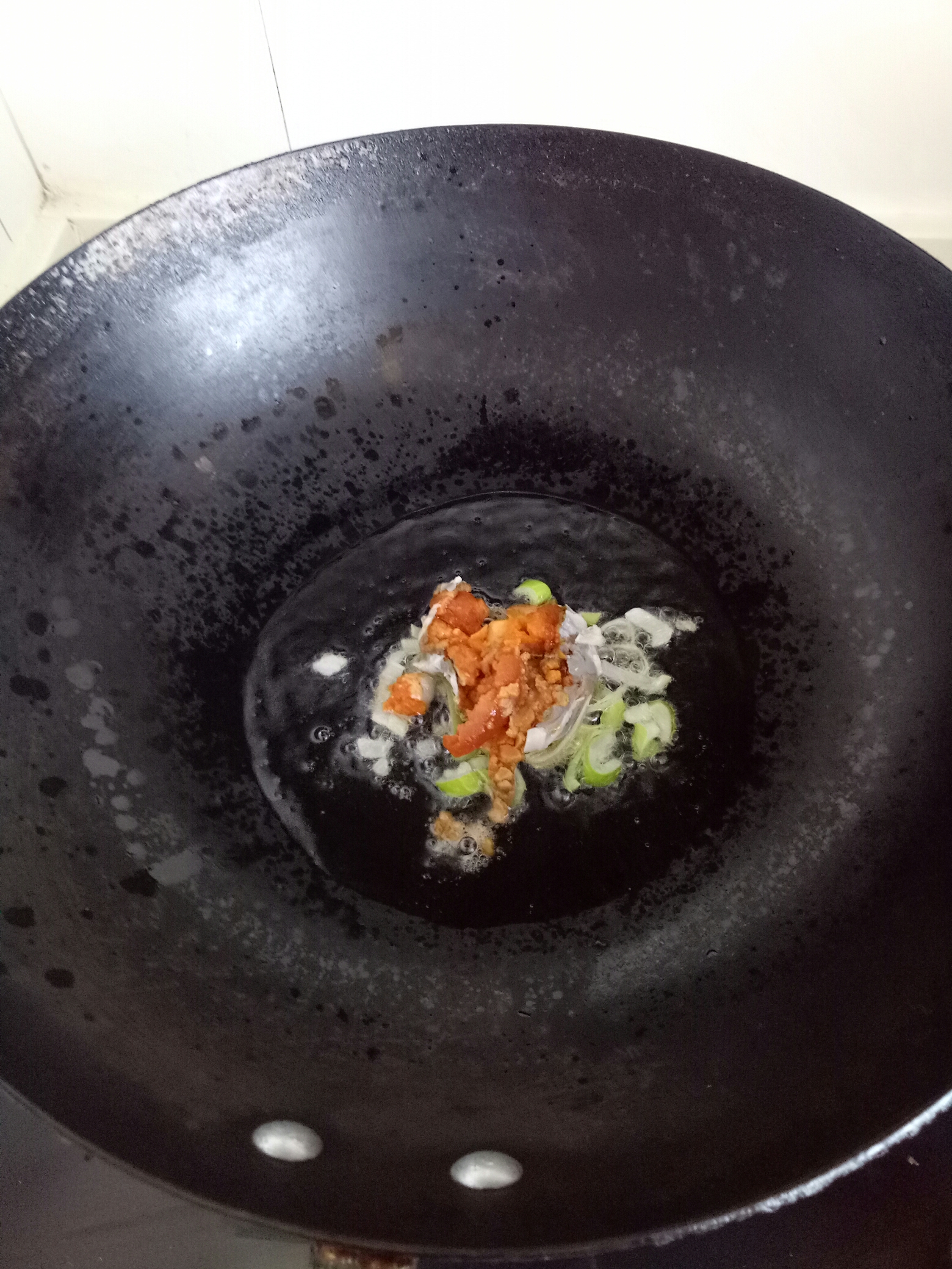 海鴨蛋白菜湯的做法 步骤2