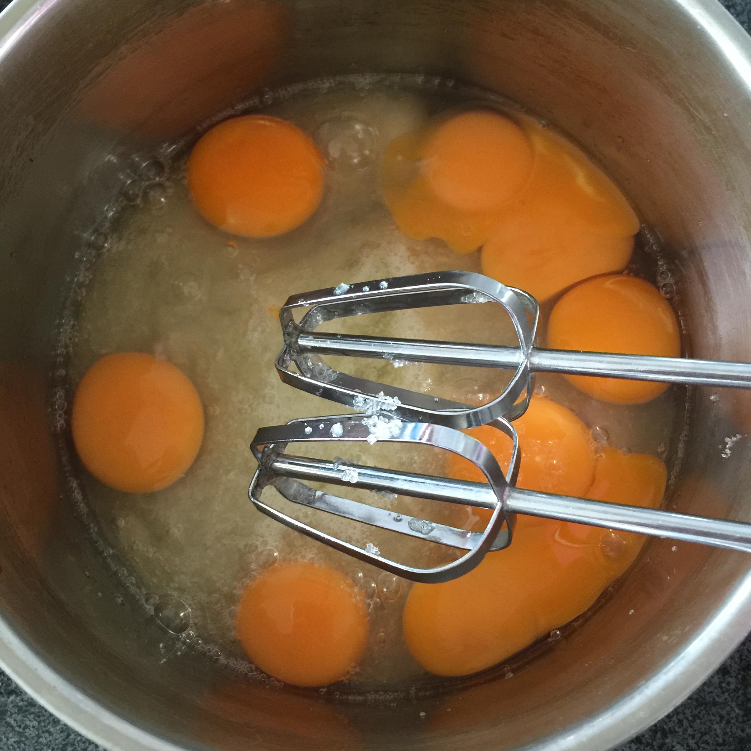 鴨蛋也可做出簡單美味好吃不上火的蒸蛋糕的做法 步骤3