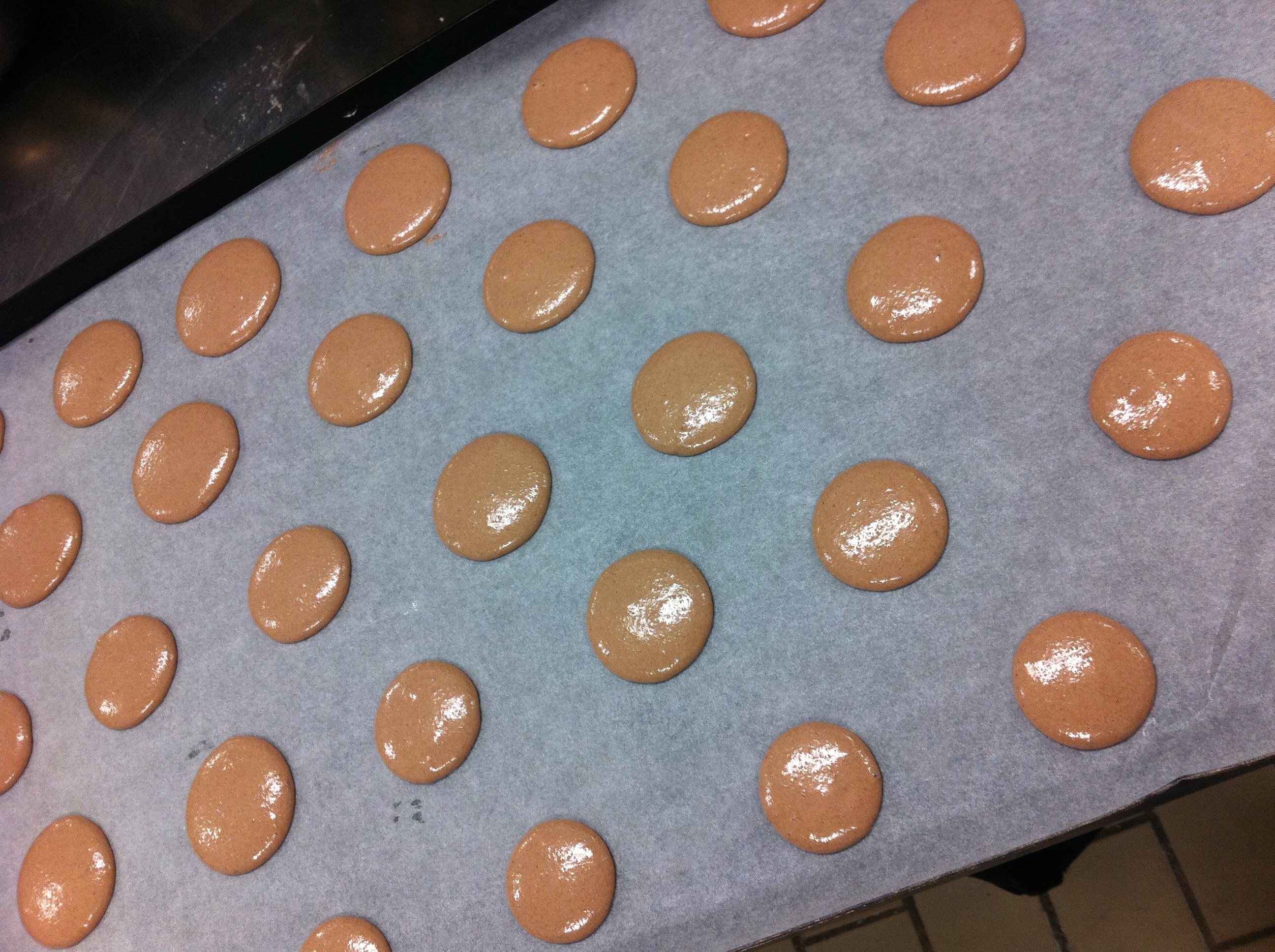 最容易成功的chocolate macarons 巧克力馬卡龍的做法 步骤7