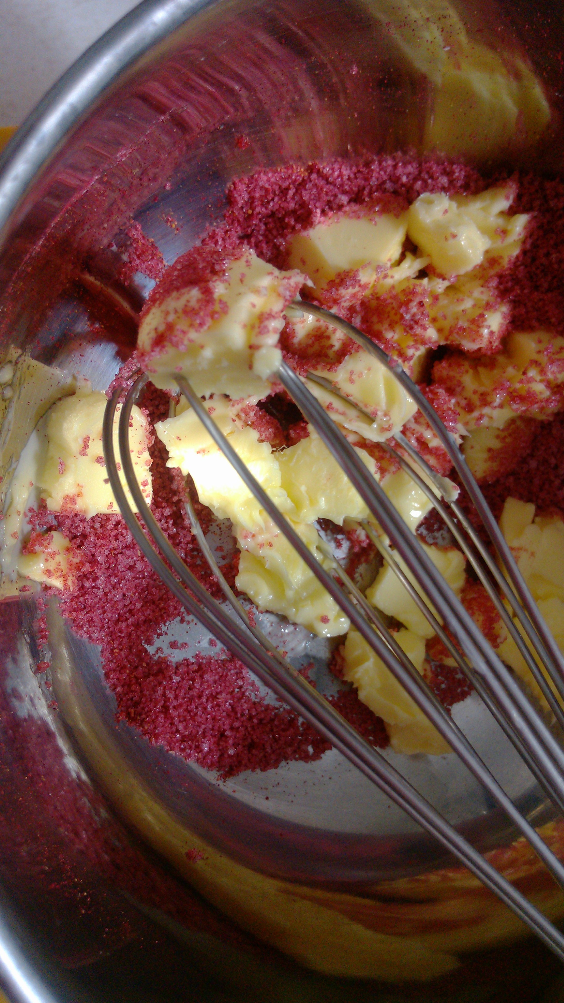 讓白麪包驚豔-樹莓煉乳三明治的做法 步骤2