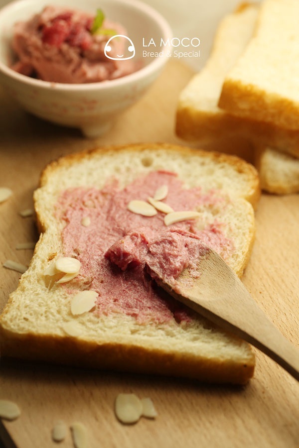 讓白麪包驚豔-樹莓煉乳三明治的做法 步骤4
