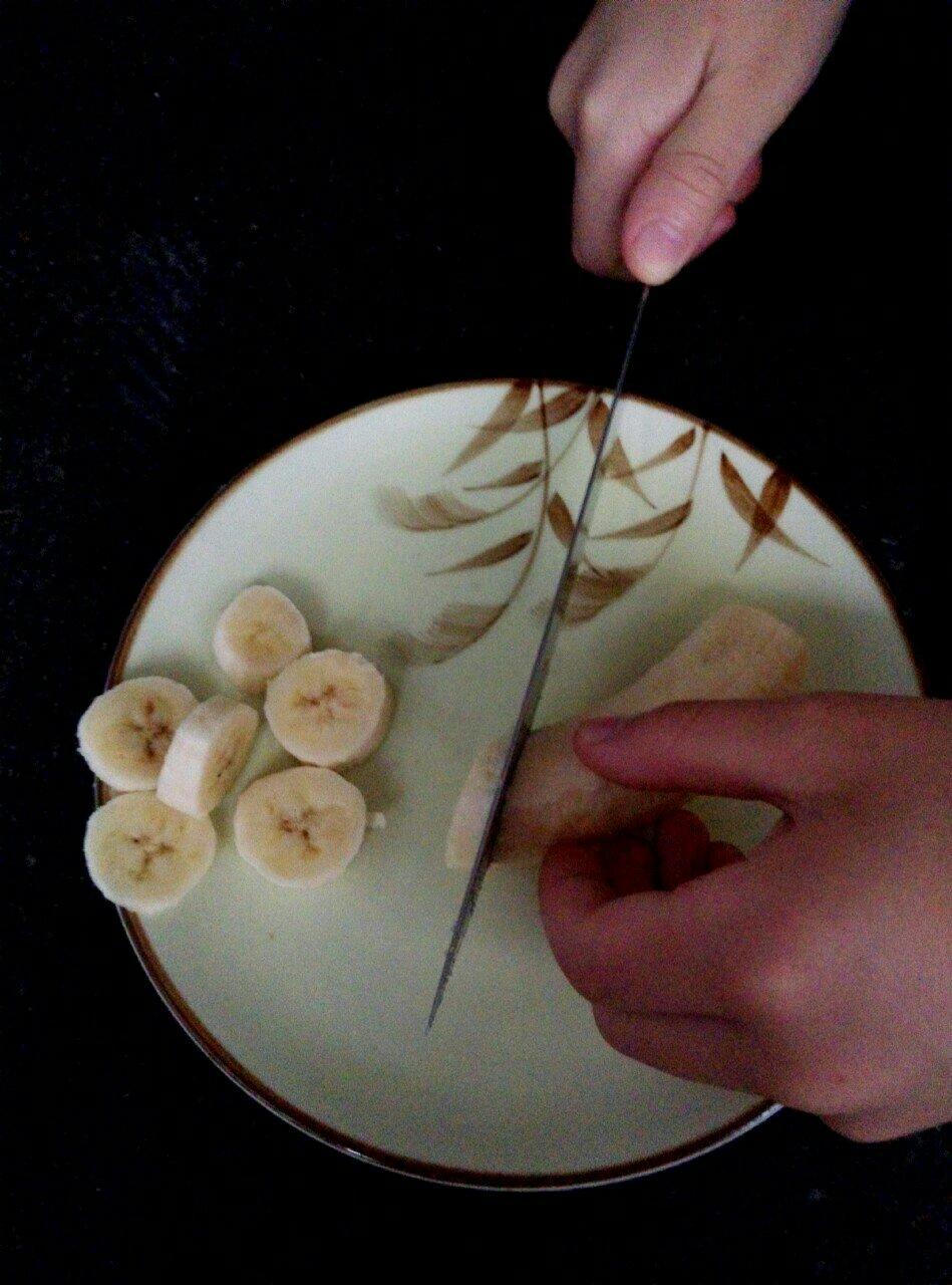 香蕉裹奶粉(九歲兒童版)的做法 步骤1
