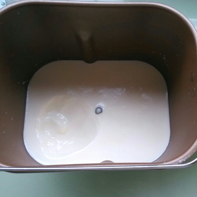 奶粉酸奶（麪包機版）的做法 步骤1