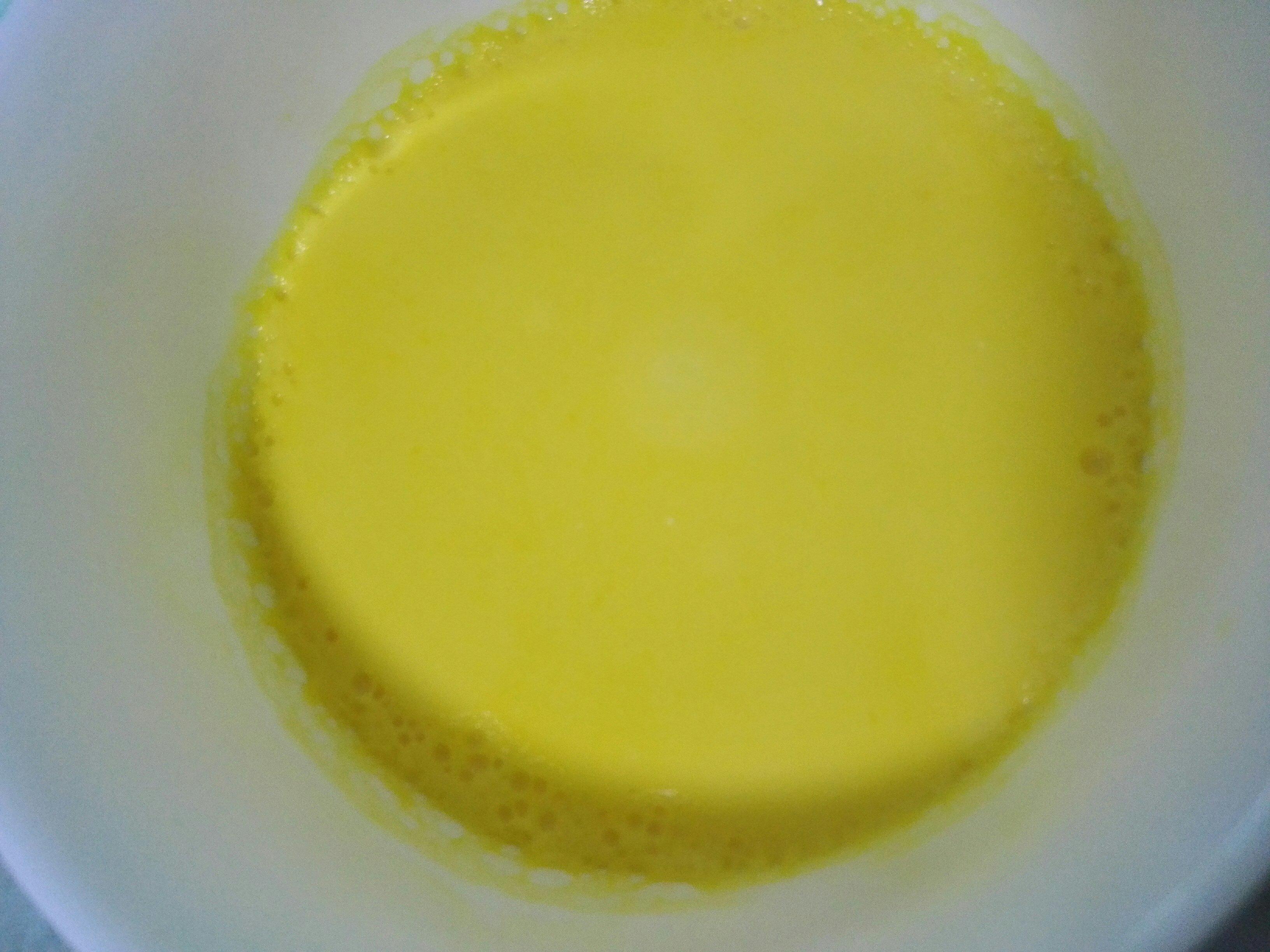 嬰兒奶粉蒸蛋黃的做法 步骤1