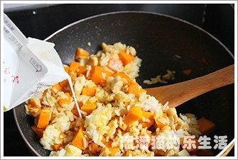 奶香南瓜雞肉焗飯的做法 步骤5
