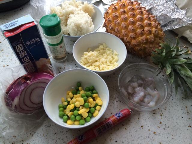 馬蘇裏拉芝士奶油菠蘿焗飯的做法 步骤1