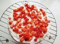 草莓芒果奶油蛋糕的做法 步骤12