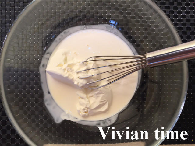 酸奶油水果色拉醬的做法 步骤3