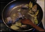 素雞蘑菇排骨煲的做法 步骤2