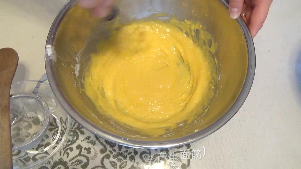 黑芝麻 戚風奶油蛋糕（視訊菜譜）的做法 步骤5