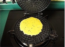 黑芝麻香酥蛋卷的做法 步骤8