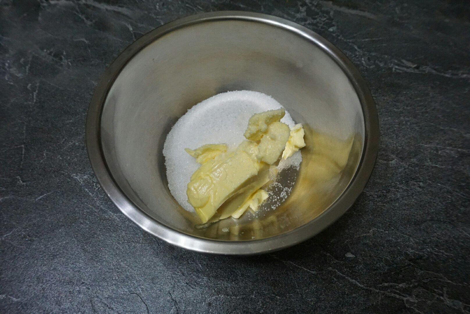 黑芝麻椰蓉酥粒磅蛋糕的做法 步骤2