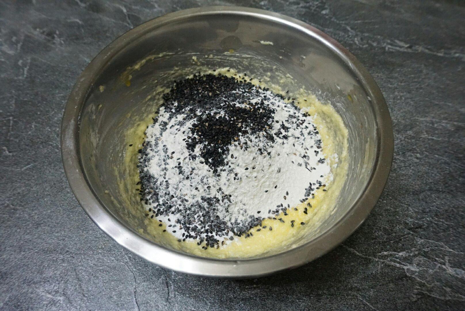 黑芝麻椰蓉酥粒磅蛋糕的做法 步骤6