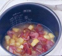 【金字美食廚房】火腿土豆燜飯的做法 步骤3