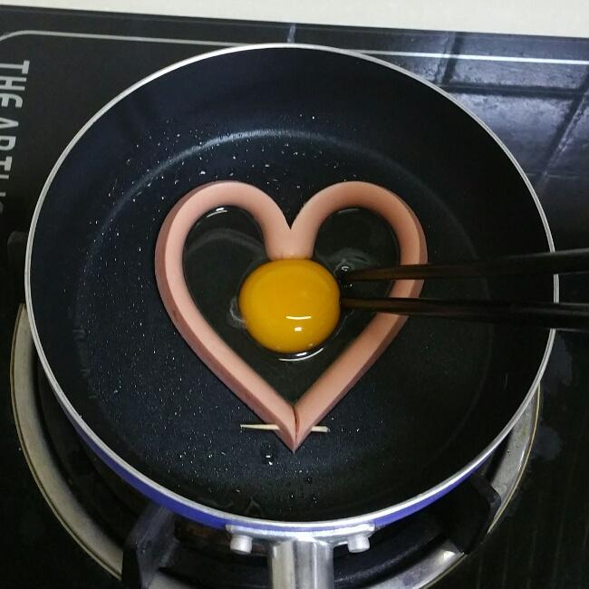 愛心煎蛋的做法 步骤4