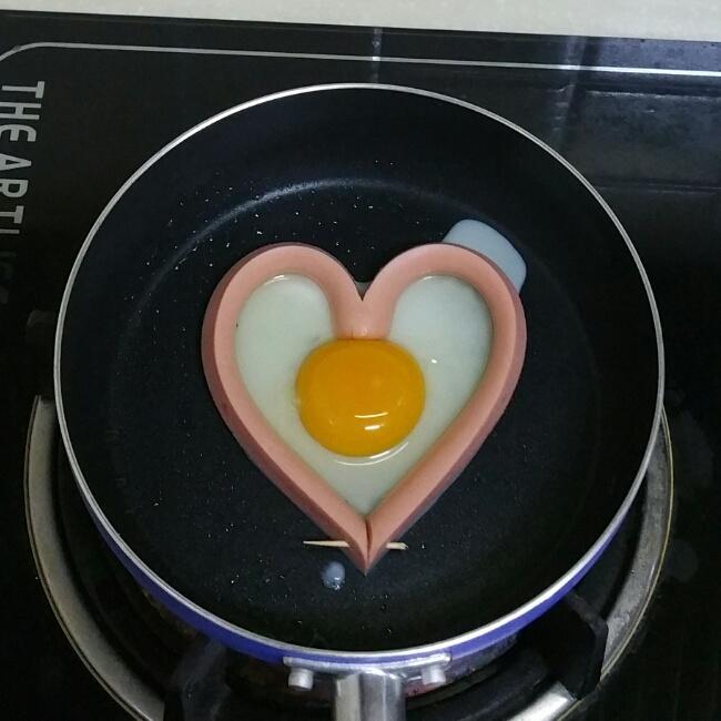 愛心煎蛋的做法 步骤5