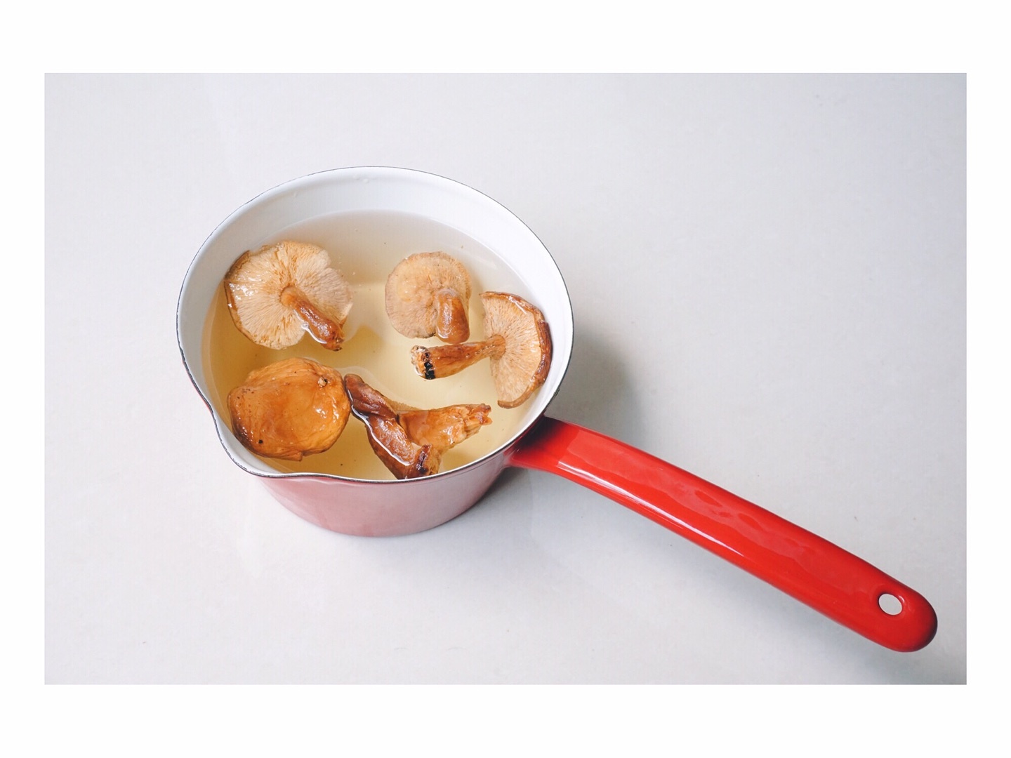 火腿腸香菇燜飯的做法 步骤1