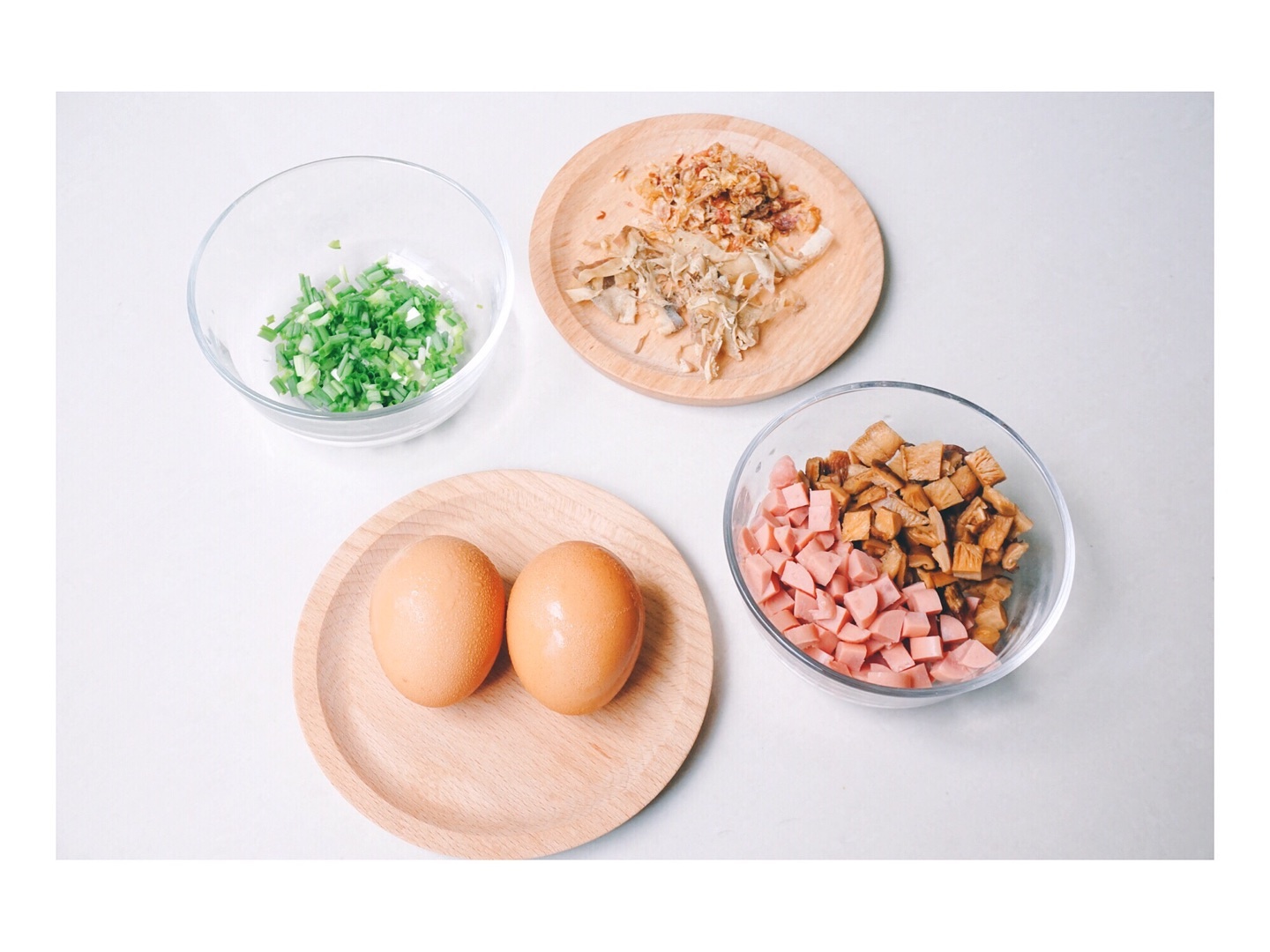 火腿腸香菇燜飯的做法 步骤2