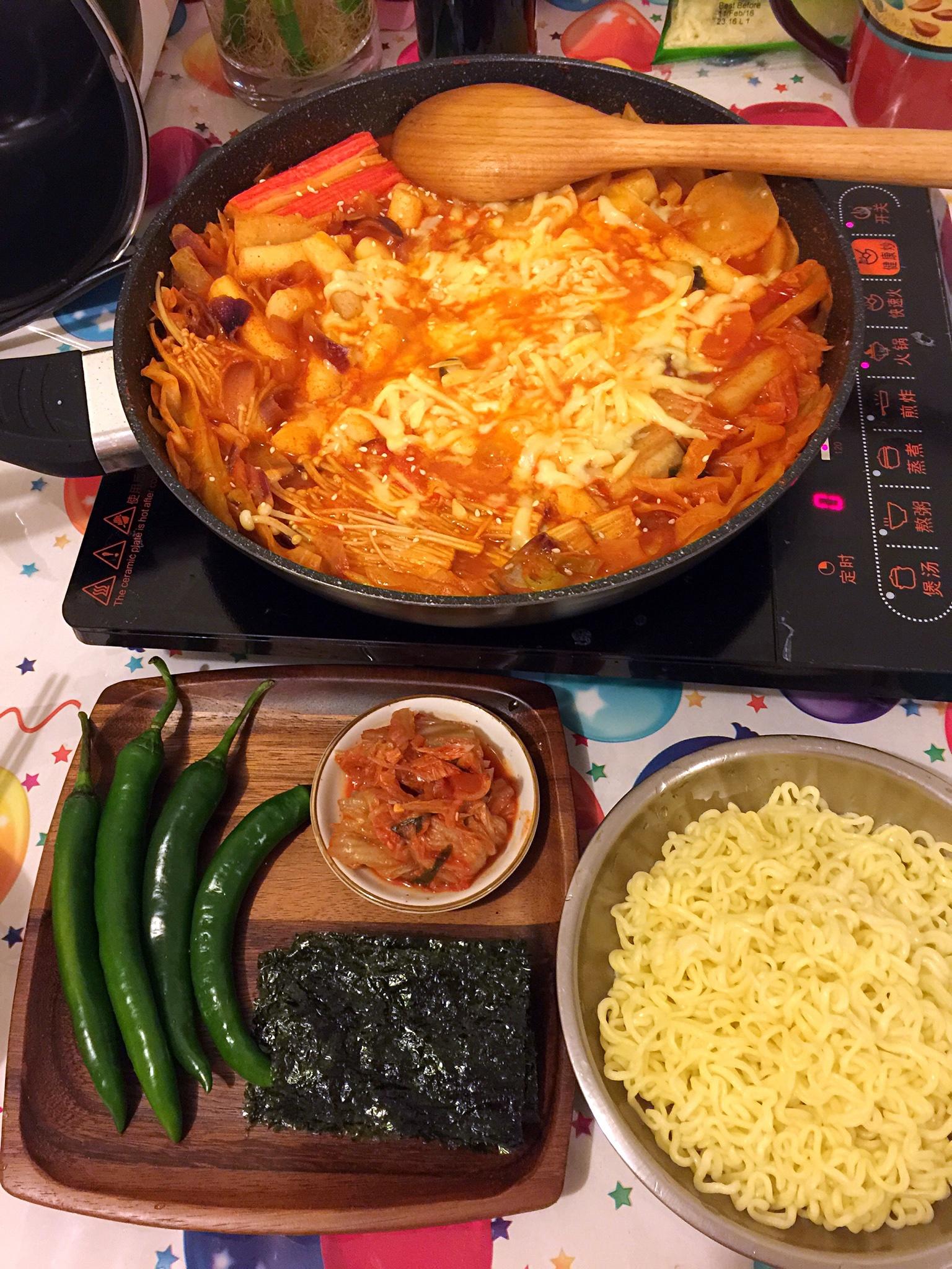 韓國芝士年糕鍋（辣白菜部隊火鍋）的做法 步骤11