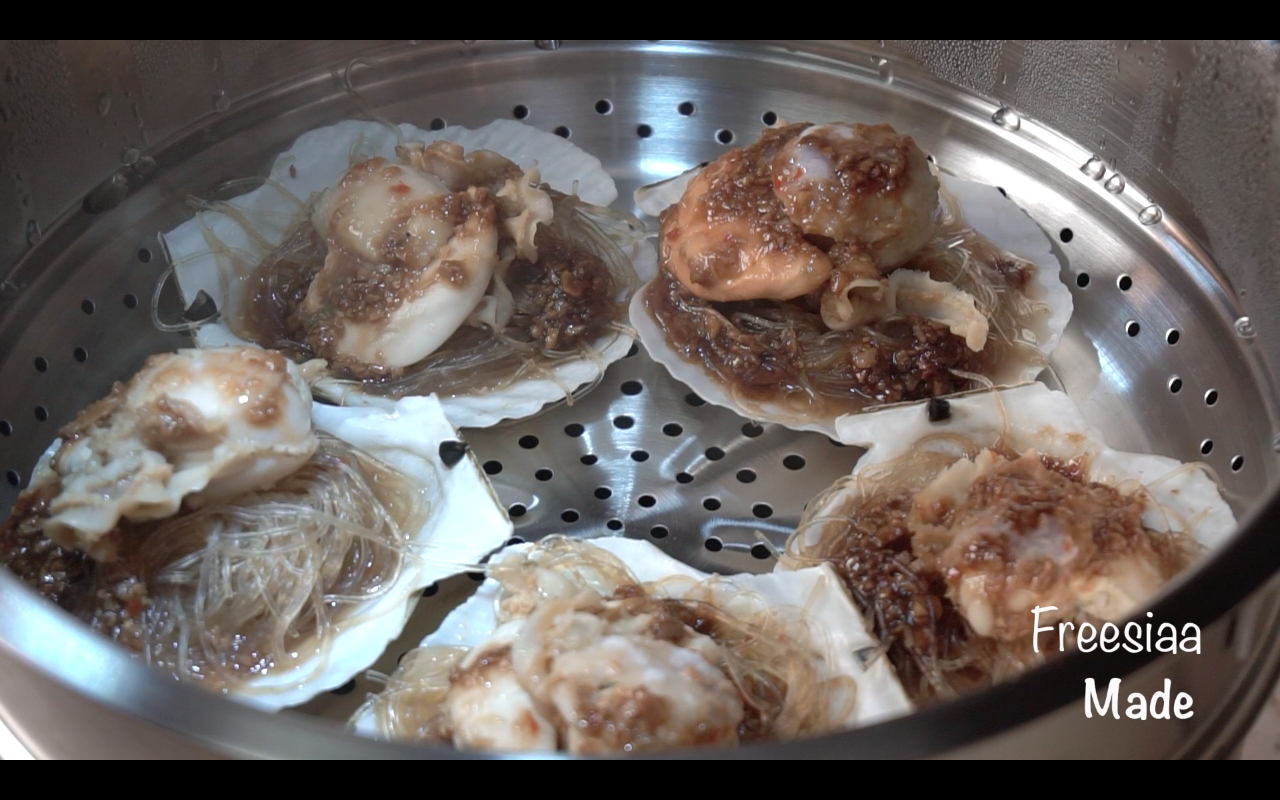 【視訊】蒜蓉粉絲蒸扇貝的做法 步骤12