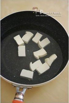 時蔬燴麥香豆腐丸子的做法 步骤2