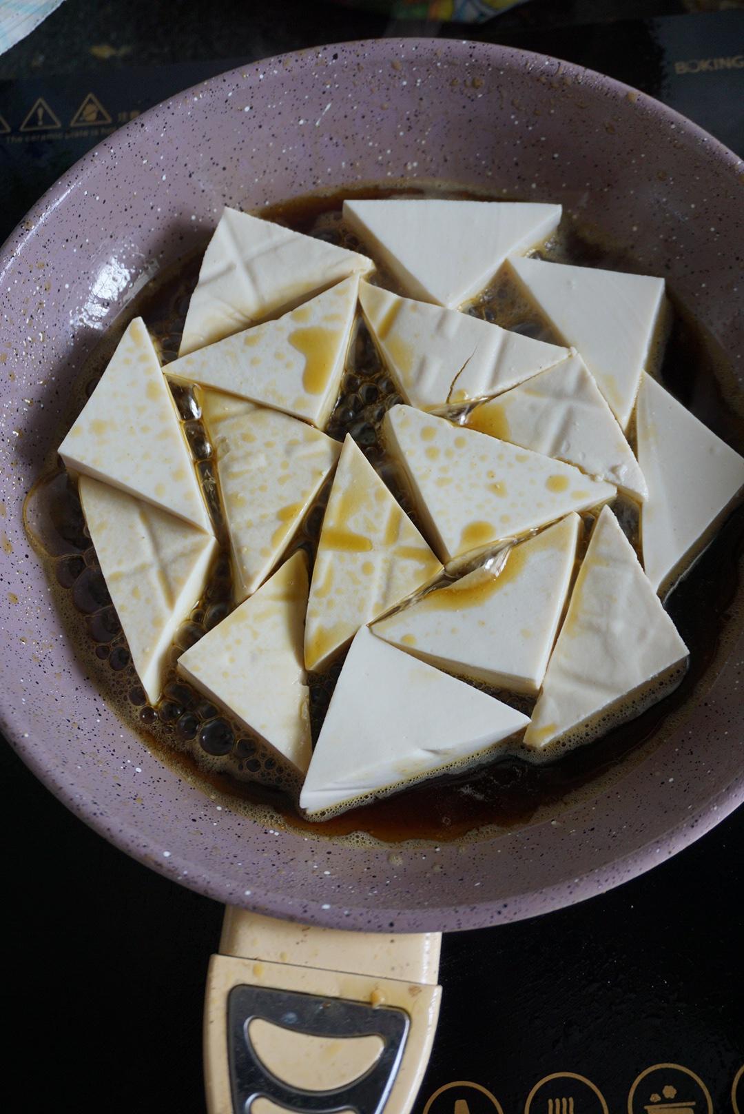 外酥裡嫩的煎豆腐的做法 步骤4