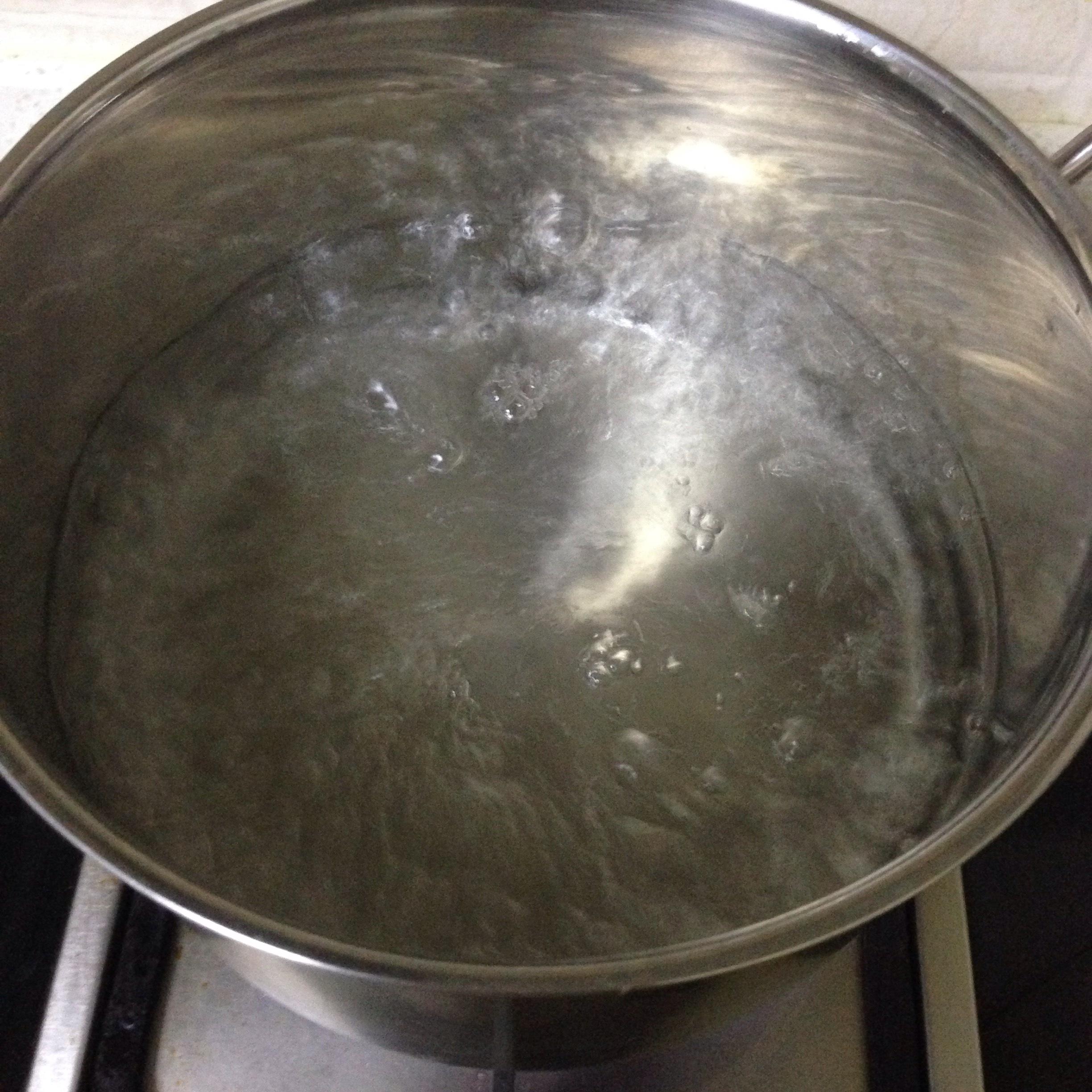 奶香玉米麪粥的做法 步骤1