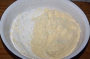 紅豆玉米麪發糕的做法 步骤1