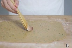 橄欖油迷迭香脆餅的做法 步骤5