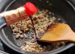 白菜肉沫炒粉條的做法 步骤5