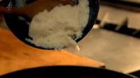 【終極烹飪課程】辣椒姜味香茅草米線的做法 步骤3