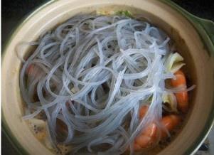 白菜粉條鮮蝦煲的做法 步骤9