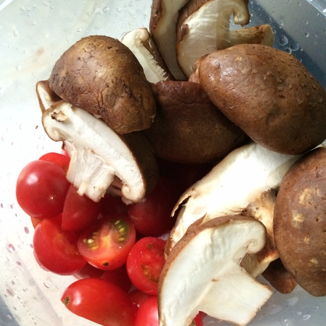 菠菜番茄炒麪筋的做法 步骤1