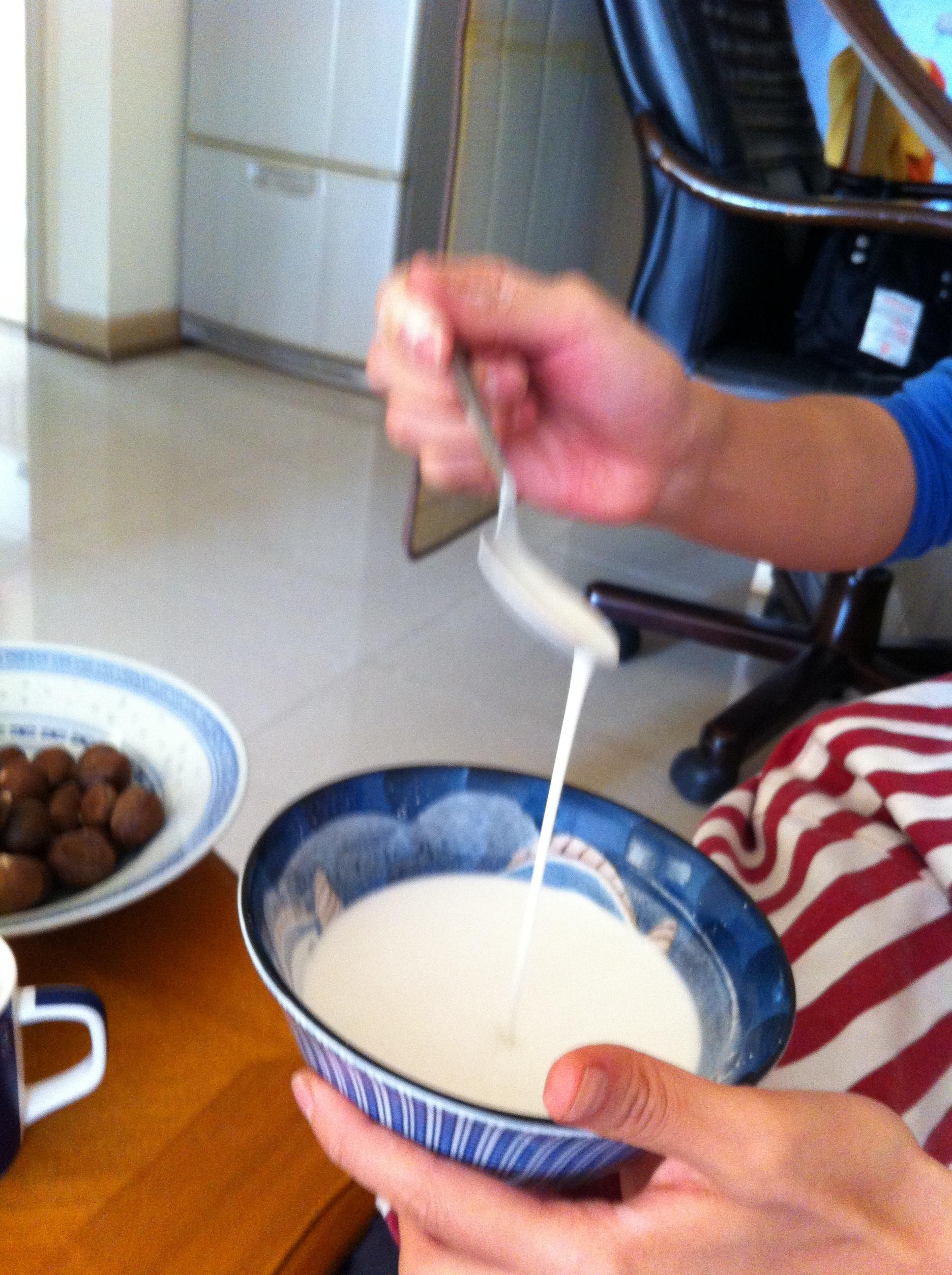芝麻花生糯米卷的做法 步骤3